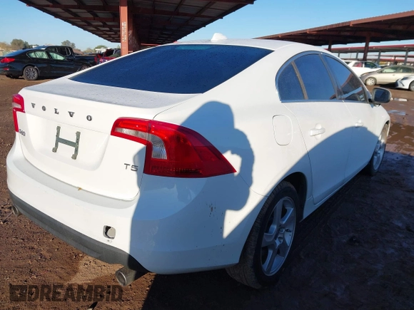 2013 Volvo S60 T5 Premier z VIN YV1612FS8D2207610, wystawiony jako IAAI lot #41752739 z przebiegiem Nie podano mil oraz . Historia ofert i sprzedaży dostępna na DreamBid. Obrazek 4.