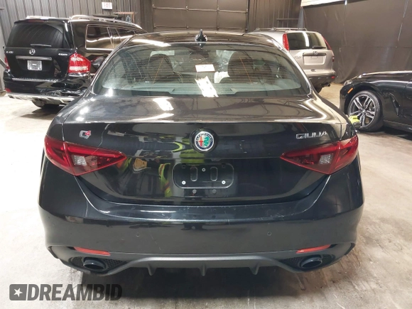 2021 Alfa Romeo Giulia Ti z VIN ZARFANBN7M7644482, wystawiony jako IAAI lot #42502199 z przebiegiem 27 962 mil mil oraz . Historia ofert i sprzedaży dostępna na DreamBid. Obrazek 17.