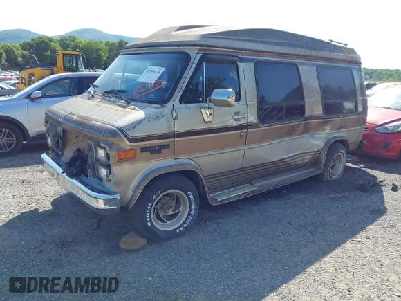 1988 Chevrolet Chevy Van z VIN 1GBEG25K8J7123095, wystawiony jako IAAI lot #42355125 z przebiegiem 92 496 mil mil oraz . Historia ofert i sprzedaży dostępna na DreamBid. Obrazek 2.