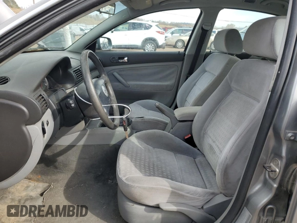 2004 Volkswagen Passat GL z VIN WVWMD63B14E114877, wystawiony jako Copart lot #45497355 z przebiegiem 161 554 mil mil oraz Szkoda całkowita • Salvage title. Historia ofert i sprzedaży dostępna na DreamBid. Obrazek 7.