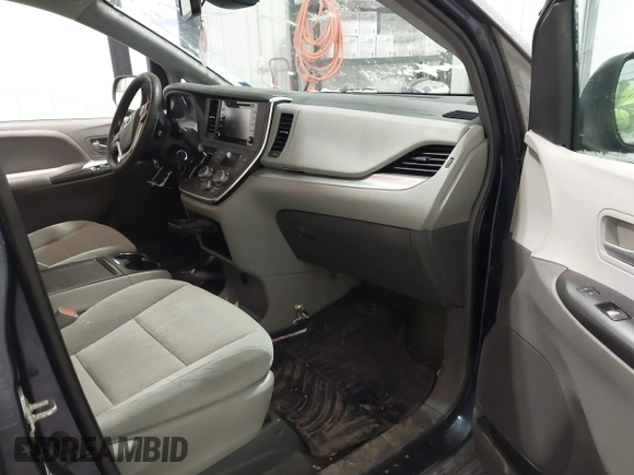2018 Toyota Sienna LE with VIN 5TDJZ3DC3JS206783, listed as a IAAI auction lot 41597760 with 138,190 mi miles and . Bid and sale history available at DreamBid. Image 5.