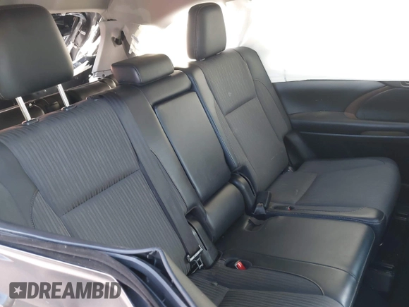 2019 Toyota Highlander LE with VIN 5TDBZRFH7KS978415, listed as a IAAI auction lot 41653130 with 101,245 mi miles and . Bid and sale history available at DreamBid. Image 8.