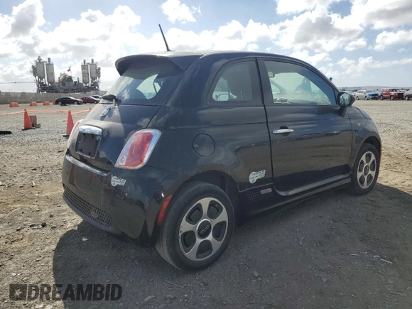 2015 FIAT 500e z VIN 3C3CFFGE7FT726048, wystawiony jako Copart lot #78305504 z przebiegiem 77 287 mil mil oraz Czysty tytuł • Clean title. Historia ofert i sprzedaży dostępna na DreamBid. Obrazek 3.