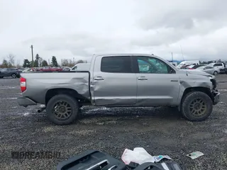 2017 Toyota Tundra Platinum z VIN 5TFAY5F12HX666144, wystawiony jako IAAI lot #41576751 z przebiegiem 131 514 mil mil oraz . Historia ofert i sprzedaży dostępna na DreamBid. Obrazek 14.