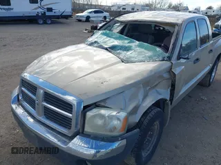 2005 Dodge Dakota SLT with VIN 1D7HW48N45S199371, listed as a IAAI auction lot 41792900 with 170,893 mi miles. Bid and sale history available at carsss.com. Image 6.