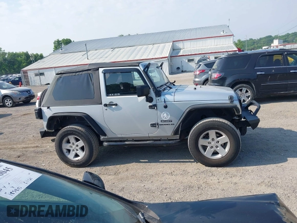 2012 Jeep Wrangler Sport z VIN 1C4AJWAG9CL255278, wystawiony jako IAAI lot #42469091 z przebiegiem 140 480 mil mil oraz . Historia ofert i sprzedaży dostępna na DreamBid. Obrazek 14.