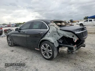 2019 Mercedes-Benz C 300 z VIN 55SWF8DB8KU289988, wystawiony jako Copart lot #55739365 z przebiegiem 65 277 mil mil oraz Szkoda całkowita • Salvage title. Historia ofert i sprzedaży dostępna na DreamBid. Obrazek 2.