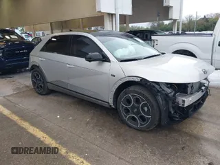 2024 Hyundai Ioniq 5 Limited z VIN KM8KRDDFXRU276045, wystawiony jako IAAI lot #41653393 z przebiegiem 8 555 mil mil oraz . Historia ofert i sprzedaży dostępna na DreamBid. Obrazek 1.