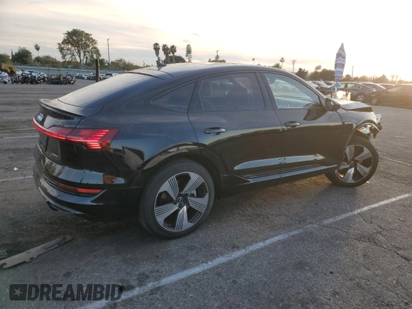 2021 Audi e-tron Sportback Prestige z VIN WA13ABGE7MB040149, wystawiony jako Copart lot #89213745 z przebiegiem 13 496 mil mil oraz Szkody całkowita. Historia ofert i sprzedaży dostępna na DreamBid. Obrazek 3.
