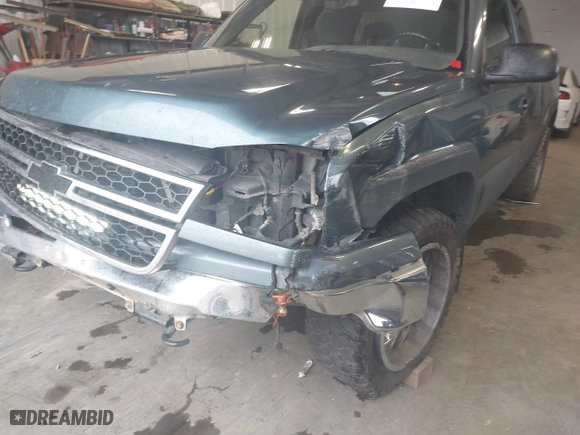 2006 Chevrolet Silverado 1500 LT2 with VIN 1GCEK19B36Z106215, listed as a IAAI auction lot 40699968 with 183,870 mi miles. Bid and sale history available at carsss.com. Image 6.