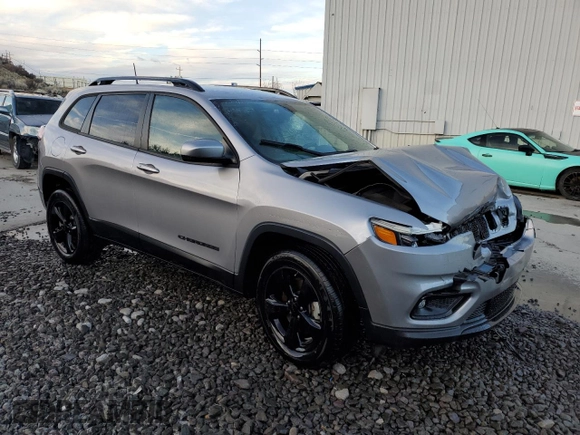 2020 Jeep Cherokee Latitude Plus with VIN 1C4PJMLB1LD560252, listed as a Copart auction lot 87490394 with 7,634 mi miles and Salvage Title. Bid and sale history available at DreamBid. Image 4.