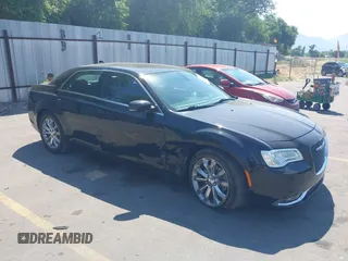 2016 Chrysler 300 Limited z VIN 2C3CCARG7GH314121, wystawiony jako IAAI lot #39842419 z przebiegiem 40 046 mil mil oraz . Historia ofert i sprzedaży dostępna na DreamBid. Obrazek 1.