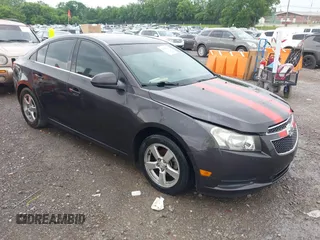 2014 Chevrolet Cruze 1LT z VIN 1G1PC5SBXE7336621, wystawiony jako IAAI lot #42290252 z przebiegiem 184 453 mil mil oraz . Historia ofert i sprzedaży dostępna na DreamBid. Obrazek 1.