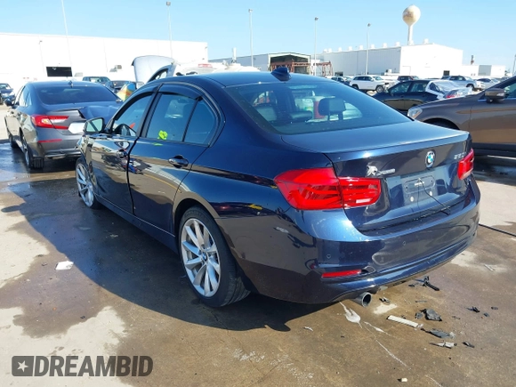 2016 BMW 3 Series 320i xDrive z VIN WBA8E5G56GNT41786, wystawiony jako IAAI lot #41164610 z przebiegiem 57 853 mil mil oraz . Historia ofert i sprzedaży dostępna na DreamBid. Obrazek 3.