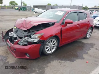 2011 Lexus CT 200h z VIN JTHKD5BH5B2042697, wystawiony jako IAAI lot #42073626 z przebiegiem 137 784 mil mil oraz . Historia ofert i sprzedaży dostępna na DreamBid. Obrazek 2.