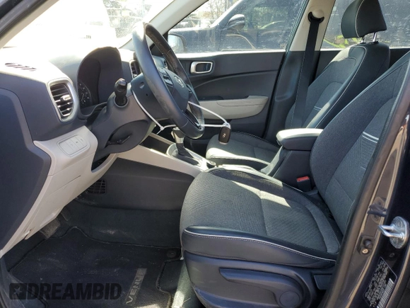 2022 Hyundai Venue SEL z VIN KMHRC8A33NU151481, wystawiony jako Copart lot #47434845 z przebiegiem 31 888 mil mil oraz Czysty tytuł • Clean title. Historia ofert i sprzedaży dostępna na DreamBid. Obrazek 7.