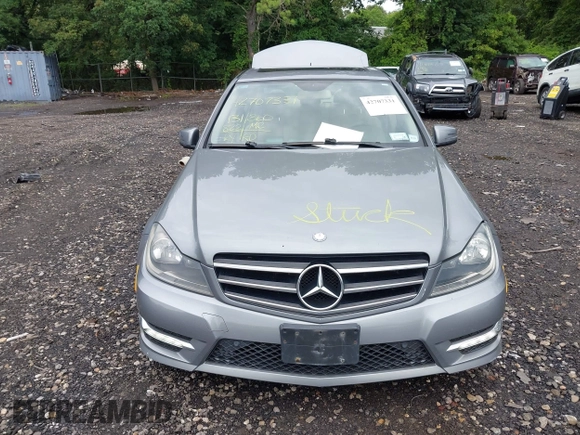 2012 Mercedes-Benz C 300 Sport z VIN WDDGF8BB6CR227659, wystawiony jako IAAI lot #42707331 z przebiegiem 131 822 mil mil oraz . Historia ofert i sprzedaży dostępna na DreamBid. Obrazek 12.