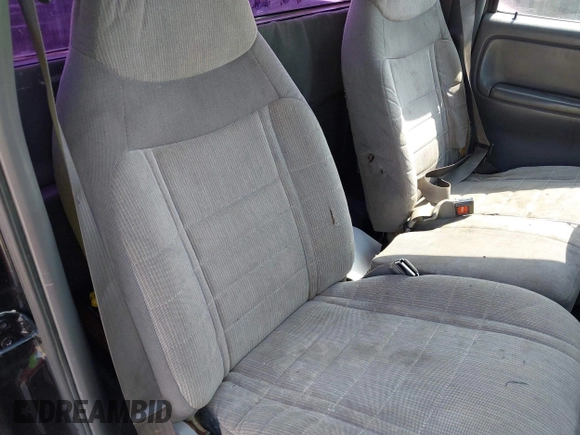 2002 Ford Ranger XL z VIN 1FTYR10U42PA72394, wystawiony jako IAAI lot #42316547 z przebiegiem 142 300 mil mil oraz . Historia ofert i sprzedaży dostępna na DreamBid. Obrazek 8.