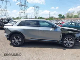 2024 Cadillac LYRIQ Luxury z VIN 1GYKPRRL8RZ128706, wystawiony jako IAAI lot #42161670 z przebiegiem 12 258 mil mil oraz . Historia ofert i sprzedaży dostępna na DreamBid. Obrazek 14.