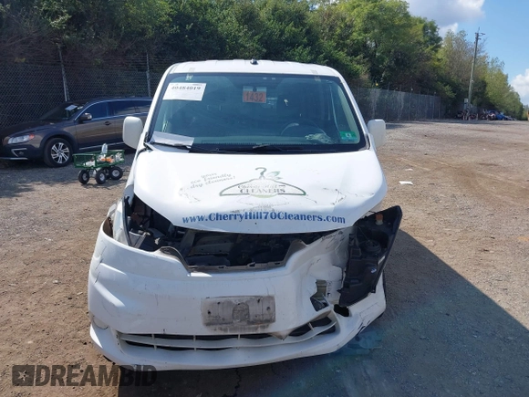 2015 Nissan NV200 SV with VIN 3N6CM0KN2FK696854, listed as a IAAI auction lot 40484019 with 198,411 mi miles. Bid and sale history available at carsss.com. Image 13.