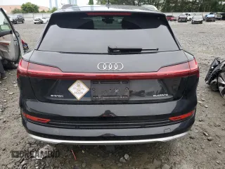 2021 Audi e-tron Prestige z VIN WA1VAAGE2MB004310, wystawiony jako Copart lot #60638165 z przebiegiem 34 576 mil mil oraz Szkoda całkowita • Salvage title. Historia ofert i sprzedaży dostępna na DreamBid. Obrazek 6.