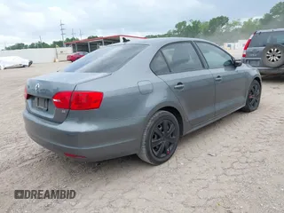 2014 Volkswagen Jetta Sedan SE w/Connectivity/Sunroof PZEV with VIN 3VWD17AJ6EM247300, listed as a IAAI auction lot 42074917 with 170,131 mi miles. Bid and sale history available at carsss.com. Image 4.