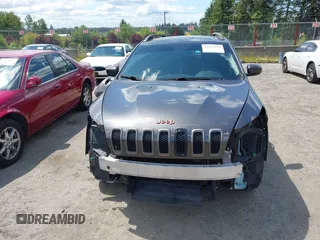 2016 Jeep Cherokee Latitude z VIN 1C4PJMCB9GW293047, wystawiony jako IAAI lot #42325392 z przebiegiem 127 706 mil mil oraz . Historia ofert i sprzedaży dostępna na DreamBid. Obrazek 13.