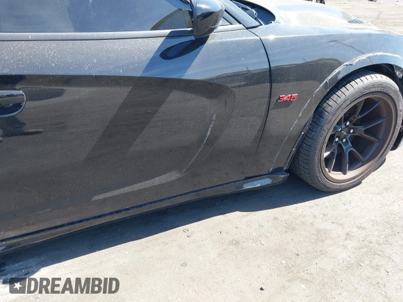 2019 Dodge Charger SRT Hellcat z VIN 2C3CDXL91KH749445, wystawiony jako IAAI lot #42300340 z przebiegiem 68 224 mil mil oraz . Historia ofert i sprzedaży dostępna na DreamBid. Obrazek 19.