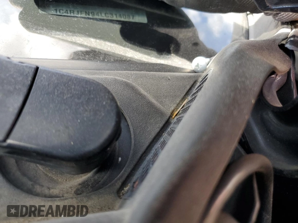 2020 Jeep Grand Cherokee Trackhawk z VIN 1C4RJFN94LC314087, wystawiony jako Copart lot #51484835 z przebiegiem 38 306 mil mil oraz Szkoda całkowita • Salvage title. Historia ofert i sprzedaży dostępna na DreamBid. Obrazek 13.