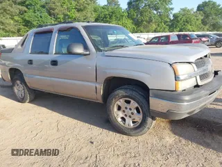 2004 Chevrolet Avalanche with VIN 3GNEC12T64G264780, listed as a IAAI auction lot 42003058 with 238,732 mi miles. Bid and sale history available at carsss.com. Image 1.