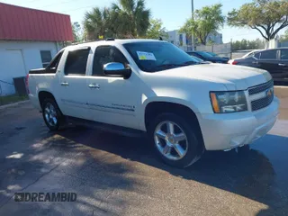 2009 Chevrolet Avalanche LTZ z VIN 3GNEC32099G215078, wystawiony jako IAAI lot #41771506 z przebiegiem 233 471 mil mil oraz . Historia ofert i sprzedaży dostępna na DreamBid. Obrazek 1.