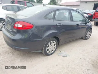 2013 Ford Fiesta S z VIN 3FADP4AJ9DM175576, wystawiony jako IAAI lot #42449969 z przebiegiem 123 959 mil mil oraz . Historia ofert i sprzedaży dostępna na DreamBid. Obrazek 4.