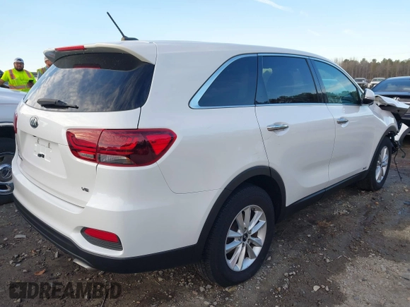 2020 Kia Sorento LX V6 with VIN 5XYPGDA59LG620680, listed as a IAAI auction lot 41452415 with 107,752 mi miles. Bid and sale history available at carsss.com. Image 4.