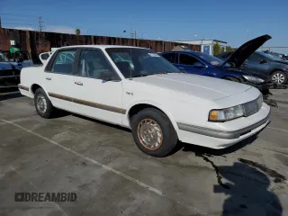 1996 Oldsmobile Cutlass Ciera 1SA VX5 z VIN 1G3AJ55M3T6365624, wystawiony jako Copart lot #47762334 z przebiegiem 142 058 mil mil oraz Szkody całkowita. Historia ofert i sprzedaży dostępna na DreamBid. Obrazek 4.