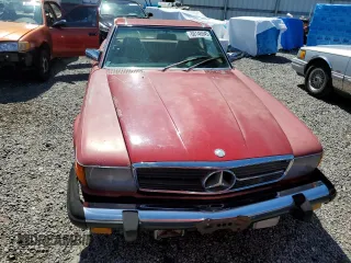 1986 Mercedes-Benz 560 SL z VIN WDBBA48D3GA038202, wystawiony jako Copart lot #60146945 z przebiegiem 219 226 mil mil oraz Czysty tytuł • Clean title. Historia ofert i sprzedaży dostępna na DreamBid. Obrazek 5.