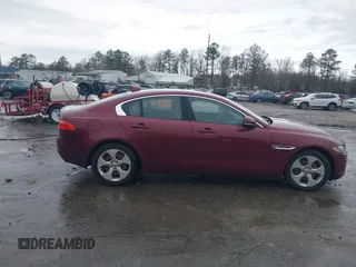 2017 Jaguar XE 25t z VIN SAJAR4BG5HA966931, wystawiony jako IAAI lot #41798260 z przebiegiem 147 422 mil mil oraz . Historia ofert i sprzedaży dostępna na DreamBid. Obrazek 13.