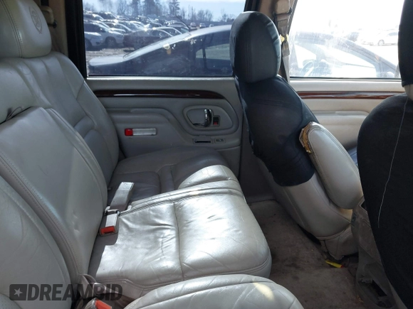 1999 Cadillac Escalade z VIN 1GYEK13R4XR411823, wystawiony jako IAAI lot #41221246 z przebiegiem 184 123 mil mil oraz . Historia ofert i sprzedaży dostępna na DreamBid. Obrazek 8.