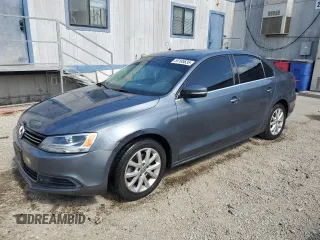 2013 Volkswagen Jetta SE z VIN 3VWDP7AJXDM285965, wystawiony jako Copart lot #59185635 z przebiegiem 128 505 mil mil oraz Czysty tytuł • Clean title. Historia ofert i sprzedaży dostępna na DreamBid. Obrazek 1.