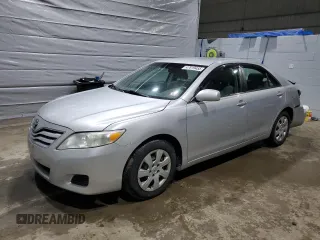 2010 Toyota Camry z VIN 4T4BF3EK2AR003352, wystawiony jako Copart lot #47819455 z przebiegiem 120 584 mil mil oraz Szkoda całkowita • Salvage title. Historia ofert i sprzedaży dostępna na DreamBid. Obrazek 1.
