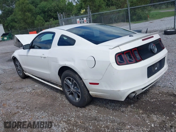 2013 Ford Mustang V6 z VIN 1ZVBP8AM8D5260415, wystawiony jako IAAI lot #40332516 z przebiegiem 200 953 mil mil oraz . Historia ofert i sprzedaży dostępna na DreamBid. Obrazek 3.