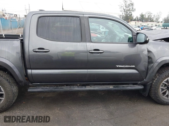 2020 Toyota Tacoma SR5 z VIN 3TMCZ5AN6LM323920, wystawiony jako IAAI lot #41885427 z przebiegiem 153 952 mil mil oraz . Historia ofert i sprzedaży dostępna na DreamBid. Obrazek 13.