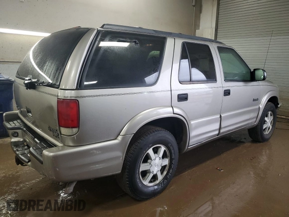 2001 Oldsmobile Bravada z VIN 1GHDT13W212196750, wystawiony jako Copart lot #44019065 z przebiegiem 126 878 mil mil oraz Szkody całkowita. Historia ofert i sprzedaży dostępna na DreamBid. Obrazek 3.