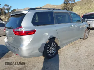 2020 Toyota Sienna XLE Auto Access Seat with VIN 5TDYZ3DC0LS049229, listed as a IAAI auction lot 41635807 with 102,674 mi miles. Bid and sale history available at carsss.com. Image 4.