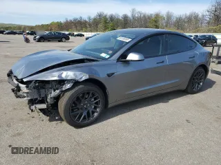 2024 Tesla Model 3 z VIN 5YJ3E1EA4RF858964, wystawiony jako Copart lot #56100095 z przebiegiem 4 971 mil mil oraz Szkoda całkowita • Salvage title. Historia ofert i sprzedaży dostępna na DreamBid. Obrazek 1.