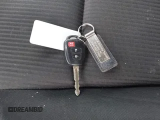 2017 Toyota RAV4 LE с VIN JTMZFREV9HJ142576, выставлен на аукционе IAAI как лот 41612358 с пробегом 75 608 миль миль и . История ставок и продаж доступна на DreamBid. Изображение 11.