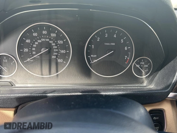 2013 BMW 3 Series 328i с VIN WBA3C1G52DNR44674, выставлен на аукционе Copart как лот 65596255 с пробегом Не указан миль и Чистый • Clean title. История ставок и продаж доступна на DreamBid. Изображение 8.