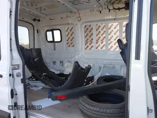2023 Ford Transit z VIN 1FTYE2C84PKB90935, wystawiony jako IAAI lot #41649489 z przebiegiem 3 272 mil mil oraz . Historia ofert i sprzedaży dostępna na DreamBid. Obrazek 8.