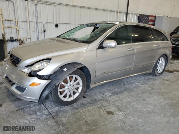 2007 Mercedes-Benz R-Class 3.5L with VIN 4JGCB65E17A038187, listed as a Copart auction lot 70896134 with 9,338 mi miles and Salvage Title. Bid and sale history available at carsss.com. Image 1.