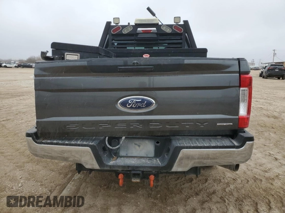 2018 Ford F-250 XL with VIN 1FT7X2A67JEB39698, listed as a Copart auction lot 44161425 with 245,655 mi miles and Salvage title. Bid and sale history available at DreamBid. Image 6.