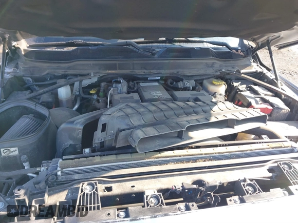 2019 Ram 2500 Big Horn with VIN 3C6UR5JL7KG650270, listed as a IAAI auction lot 41421338 with 107,405 mi miles. Bid and sale history available at carsss.com. Image 10.
